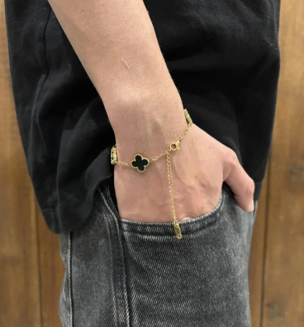 Encuentra el encanto en la Pulsera Van Cleef