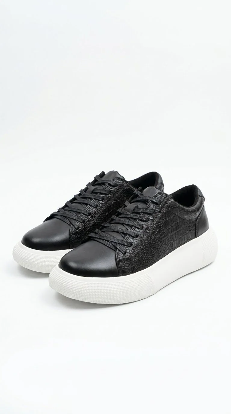 CROCO negro con suela blanca