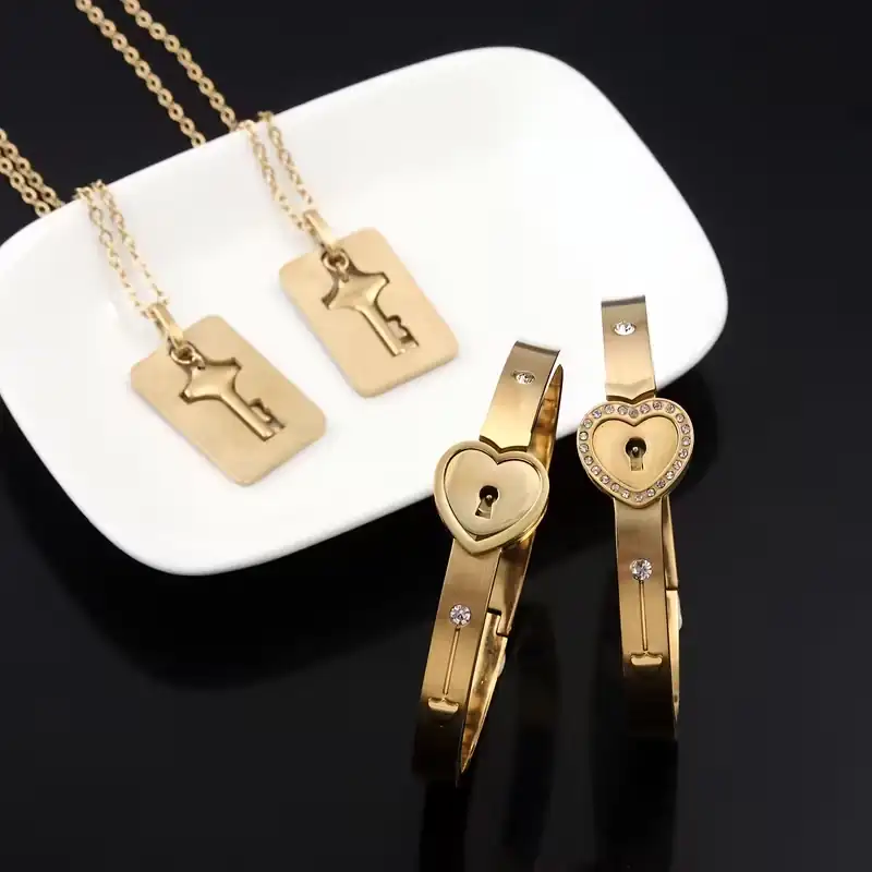 Dúo Mágico: collar de llave y pulsera de corazón