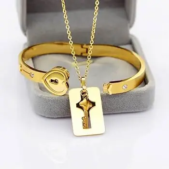 Collar en forma de llave